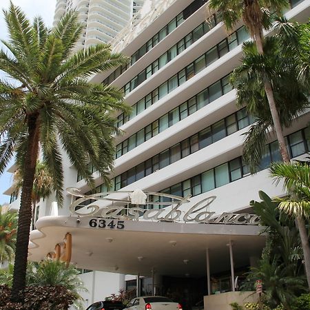 Private Apartments At The Casablanca 마이애미 비치 외부 사진
