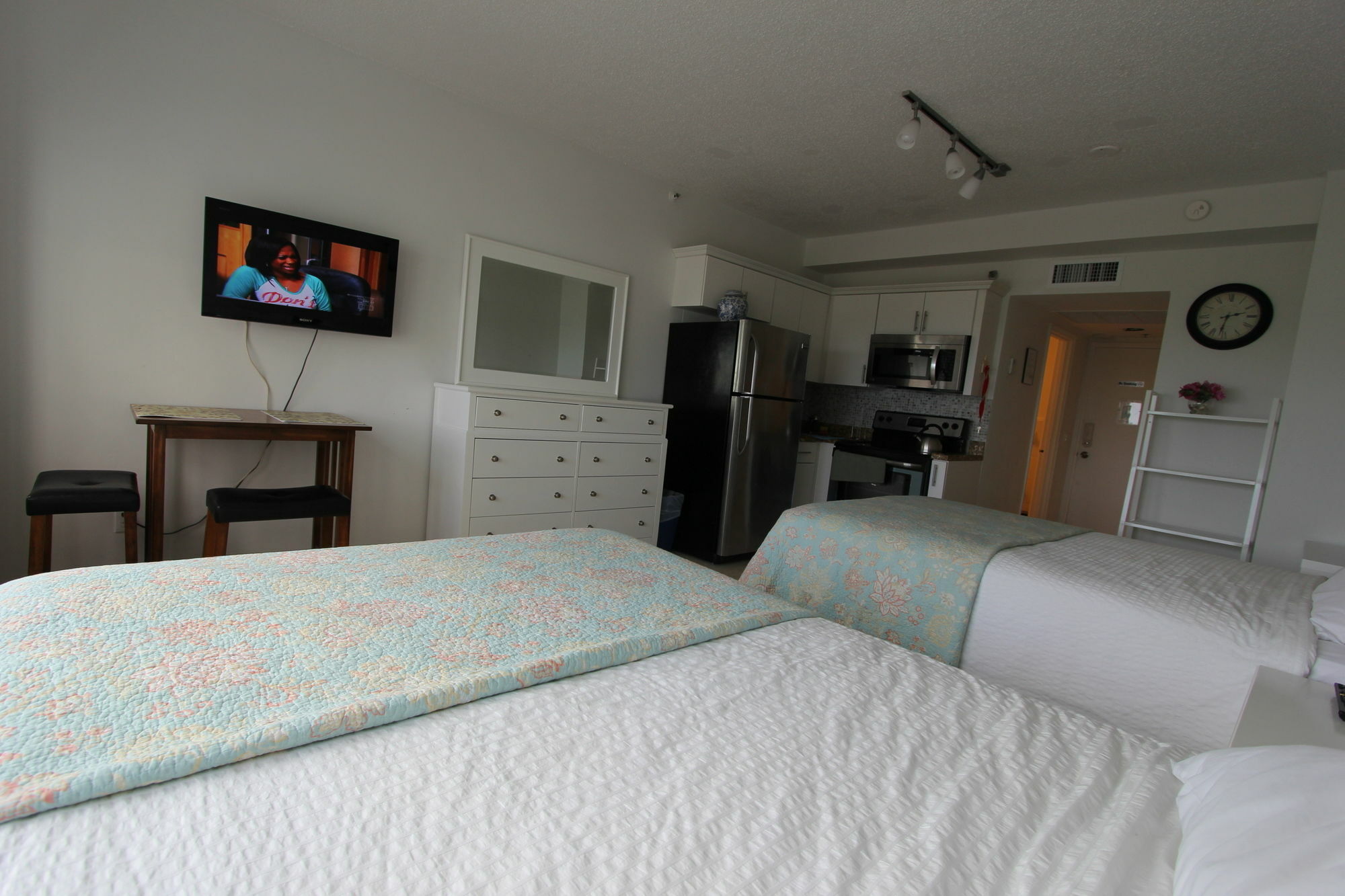Private Apartments At The Casablanca 마이애미 비치 외부 사진
