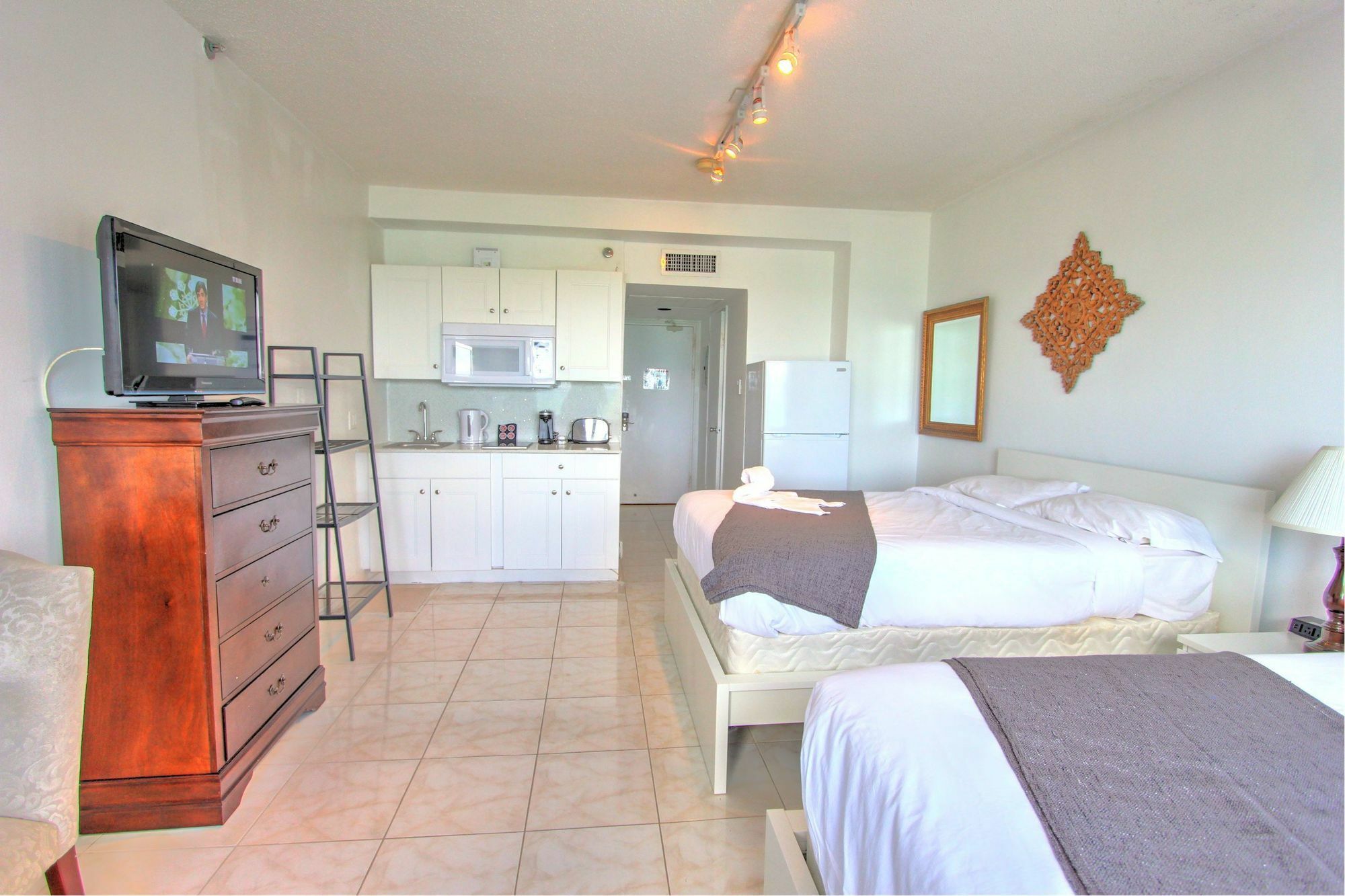Private Apartments At The Casablanca 마이애미 비치 외부 사진