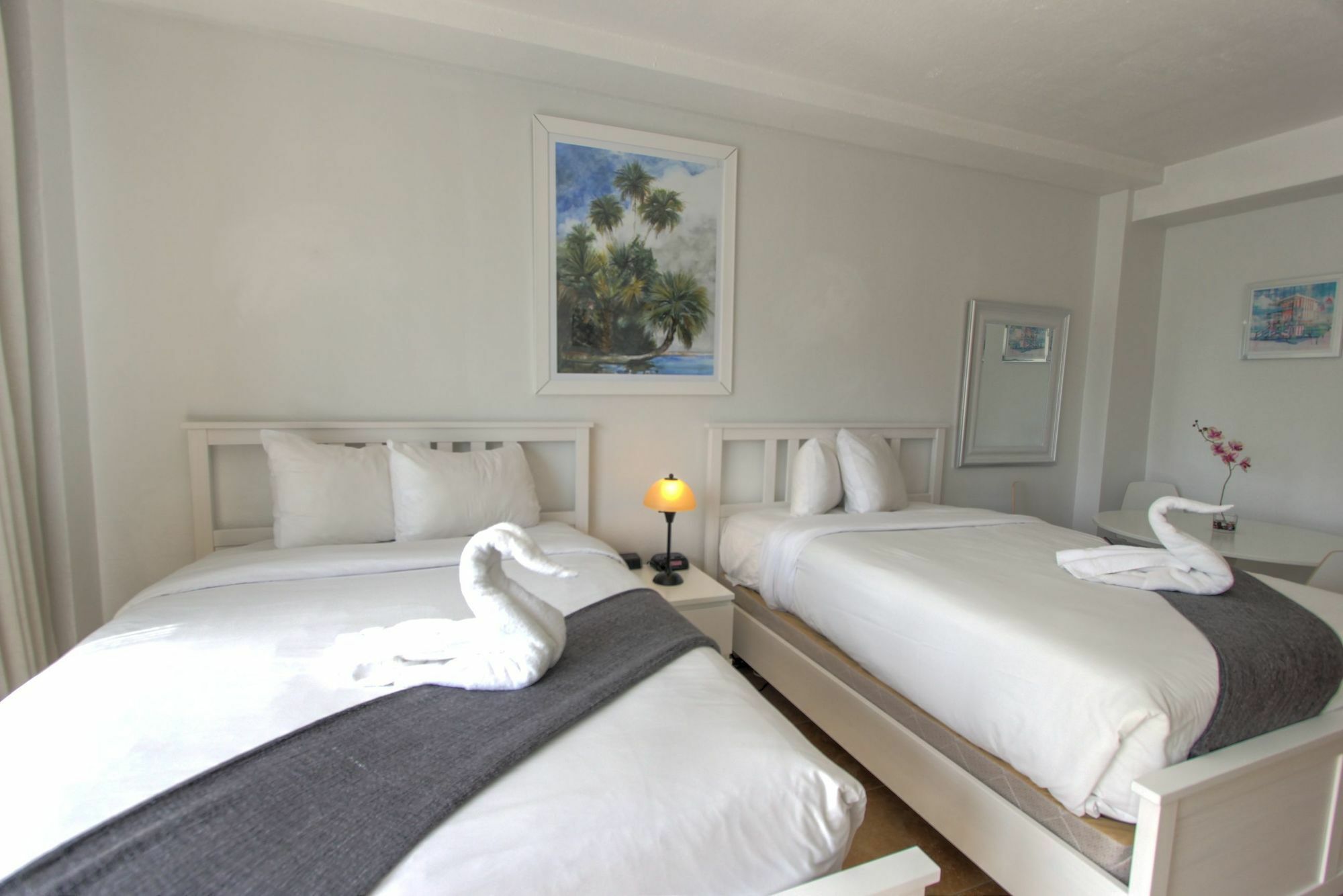 Private Apartments At The Casablanca 마이애미 비치 외부 사진