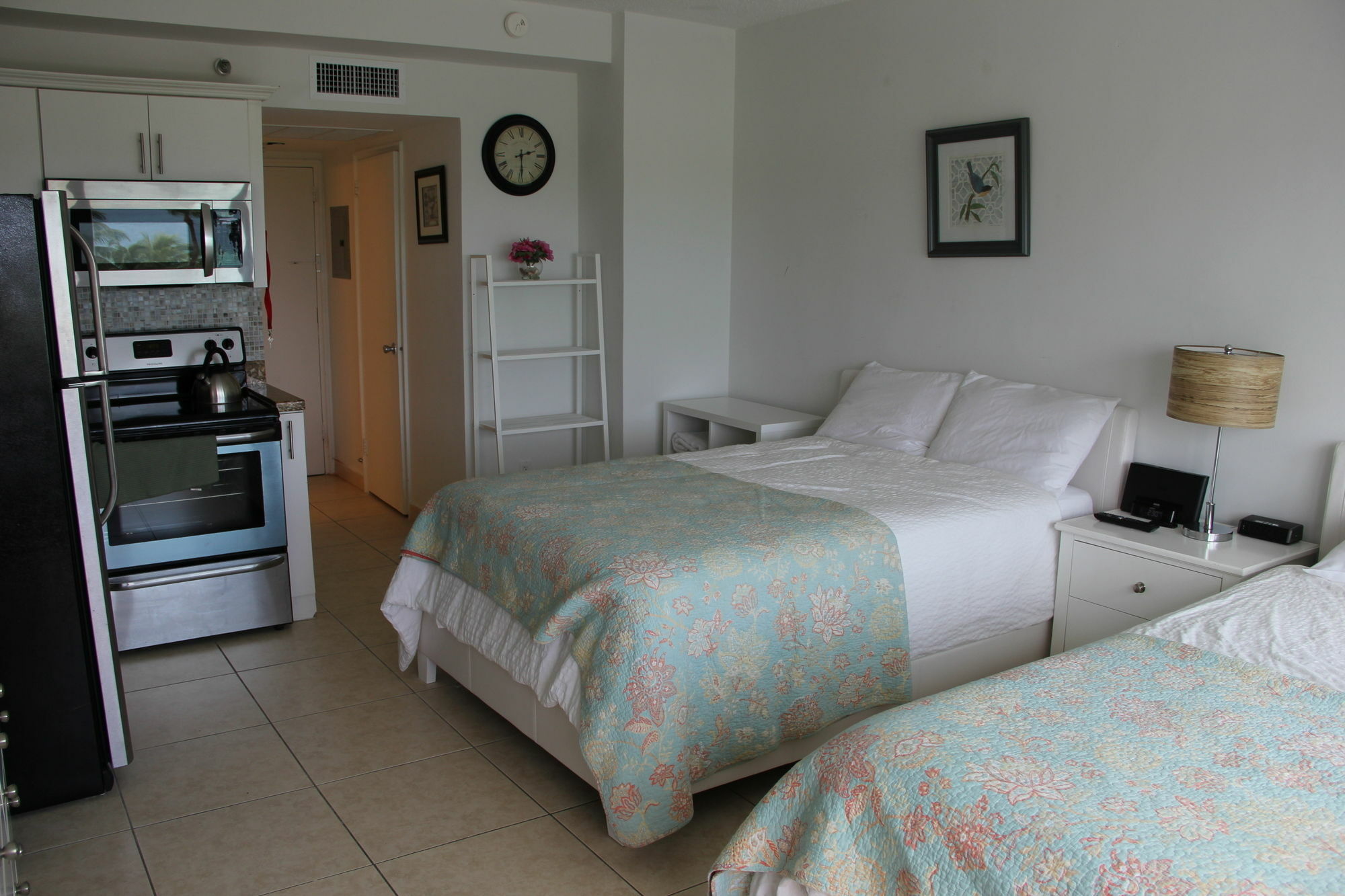 Private Apartments At The Casablanca 마이애미 비치 외부 사진