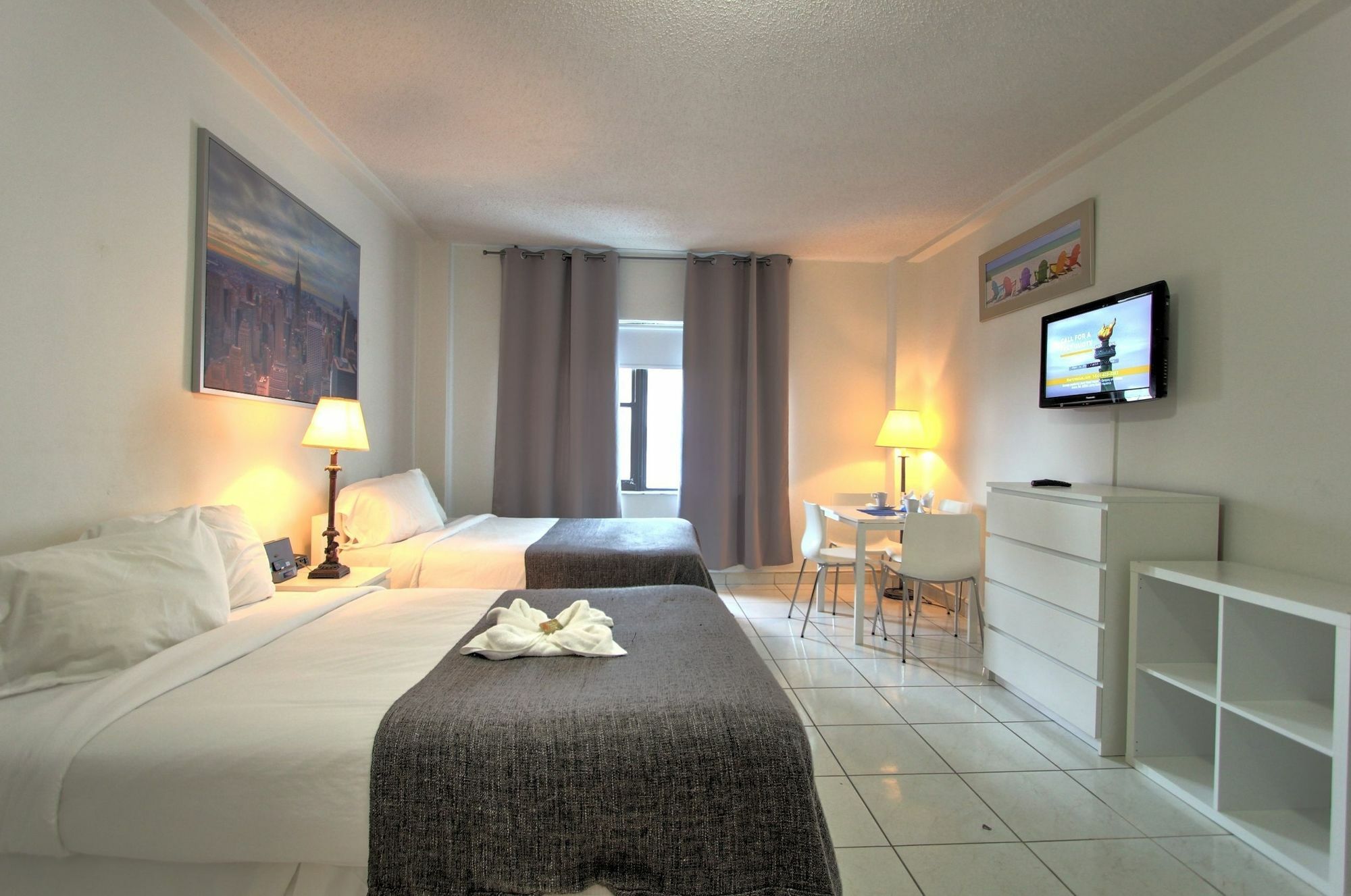 Private Apartments At The Casablanca 마이애미 비치 외부 사진