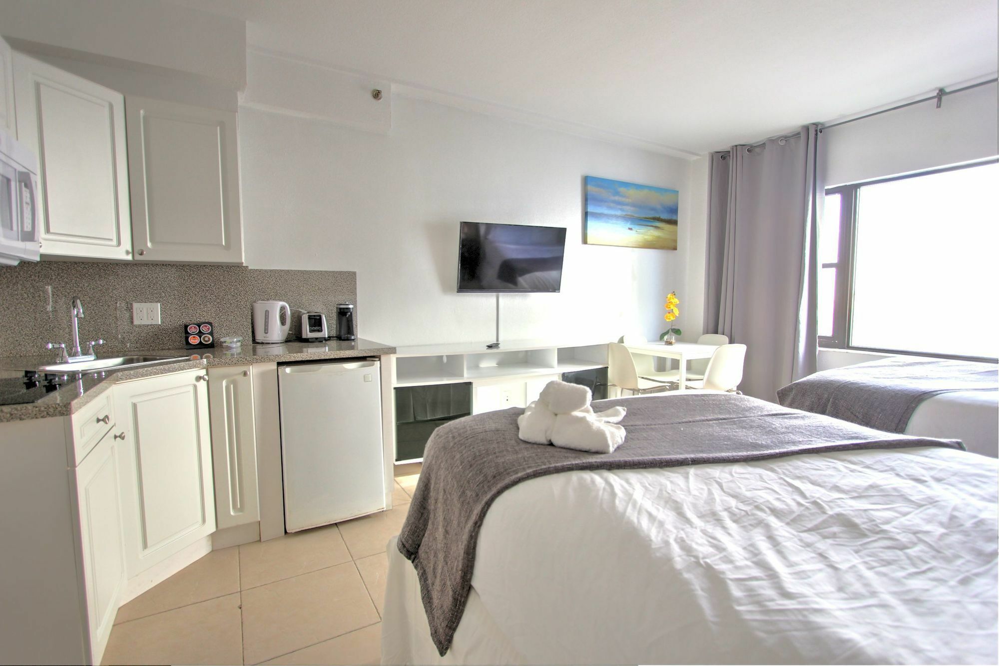 Private Apartments At The Casablanca 마이애미 비치 외부 사진