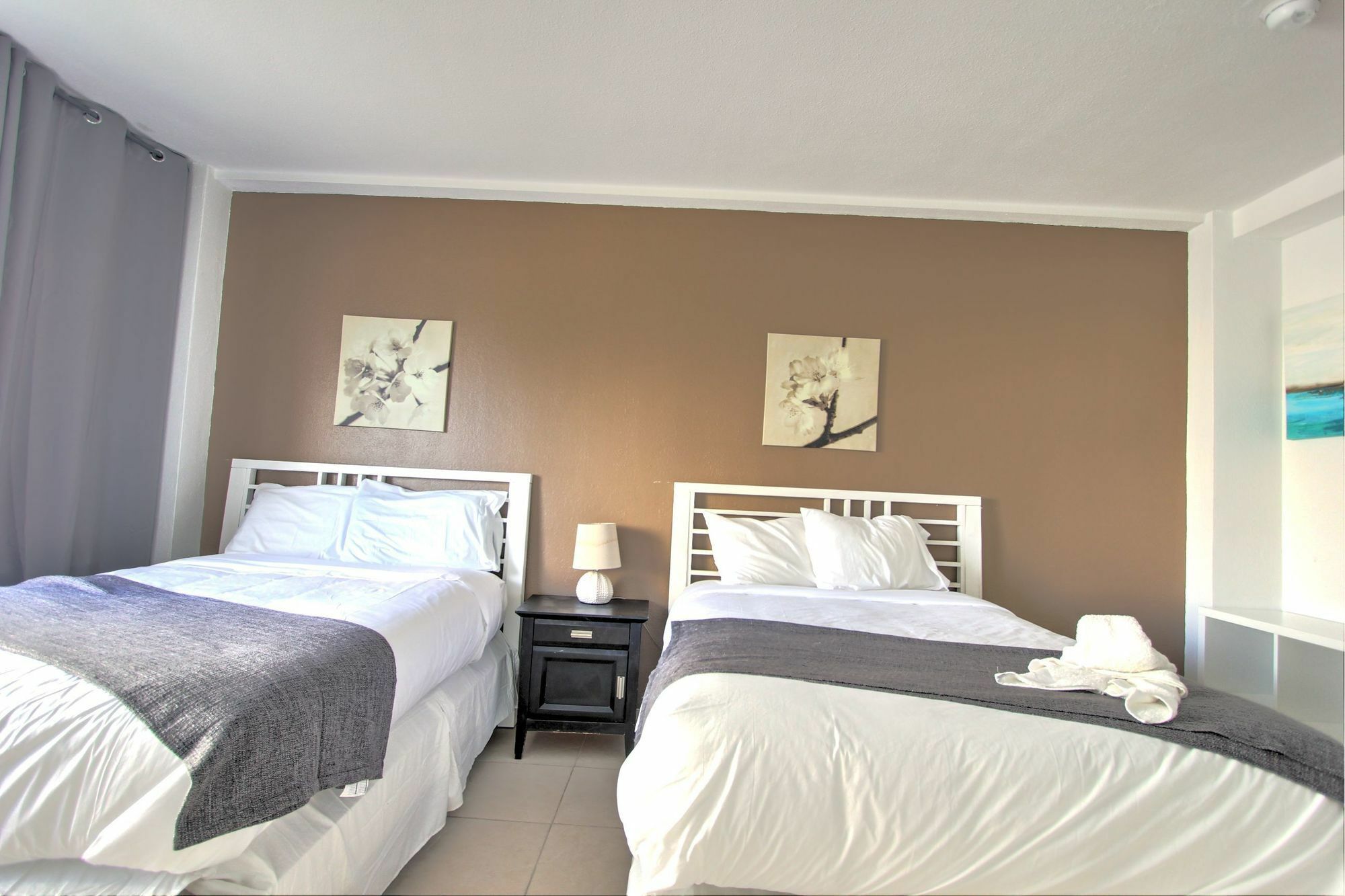 Private Apartments At The Casablanca 마이애미 비치 외부 사진