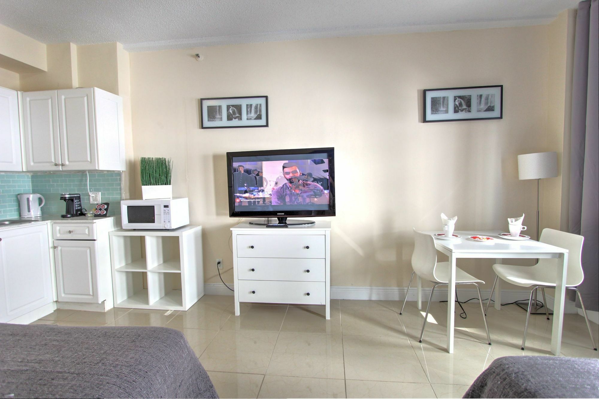 Private Apartments At The Casablanca 마이애미 비치 외부 사진