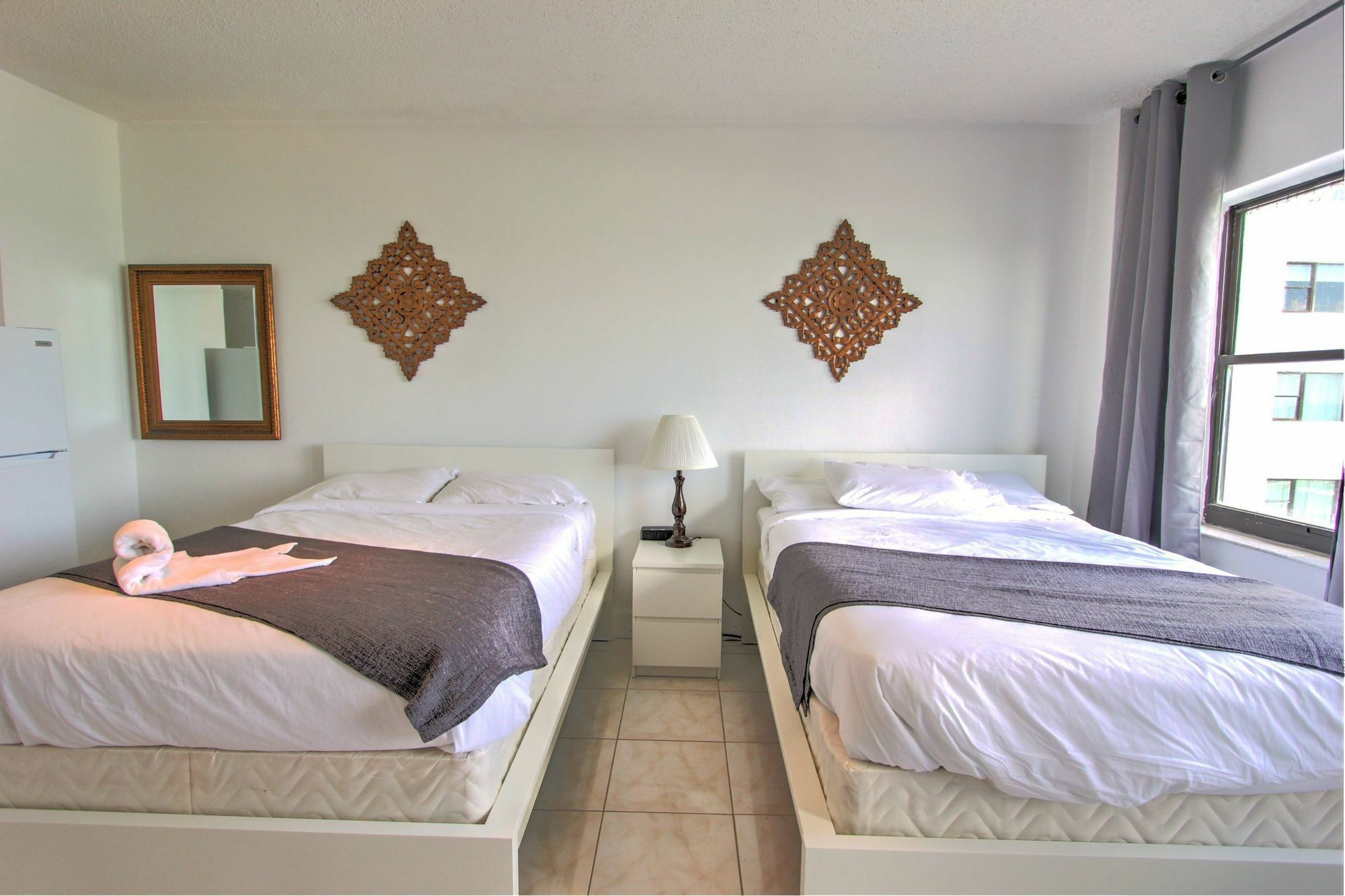 Private Apartments At The Casablanca 마이애미 비치 외부 사진