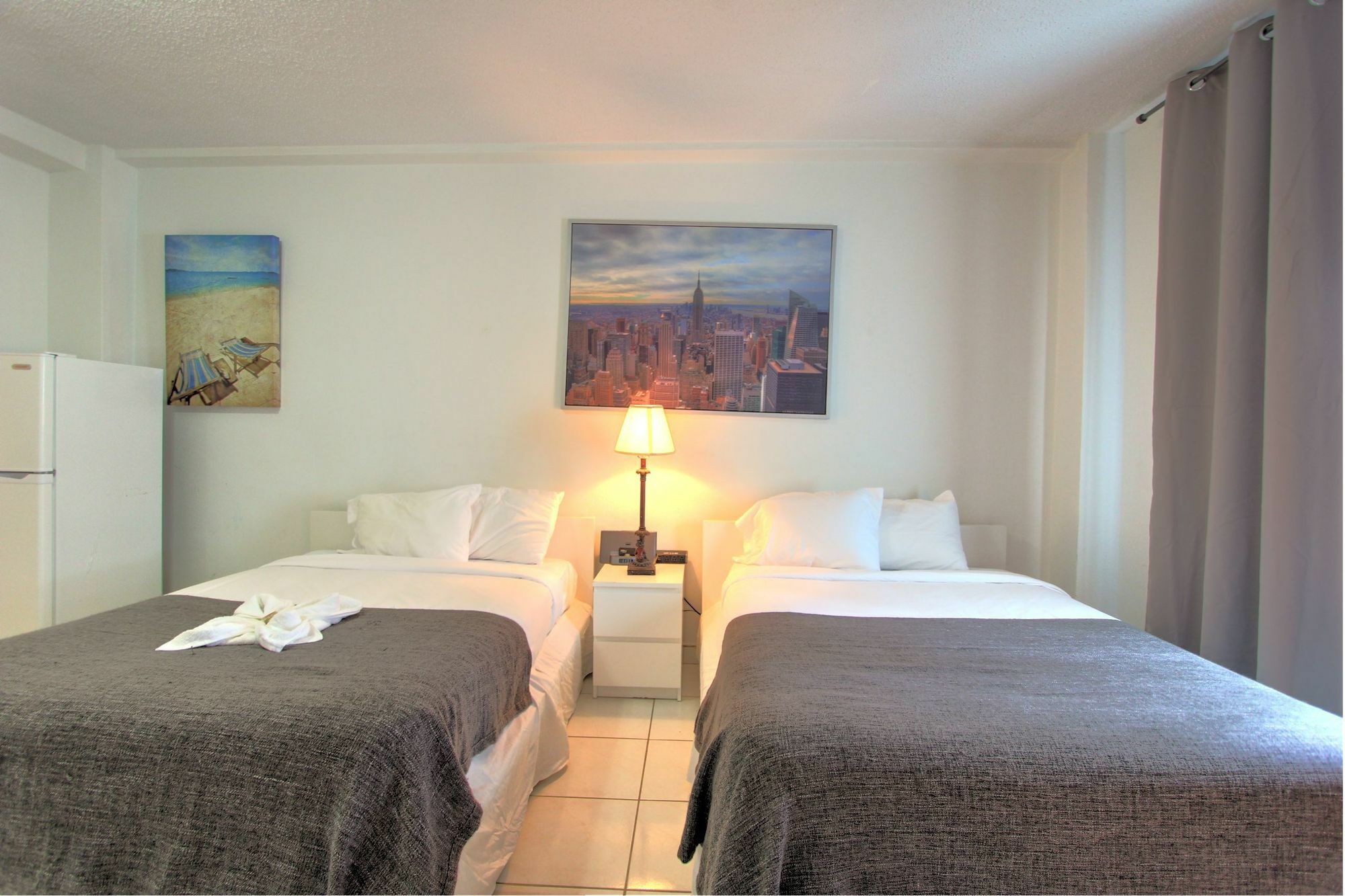 Private Apartments At The Casablanca 마이애미 비치 외부 사진