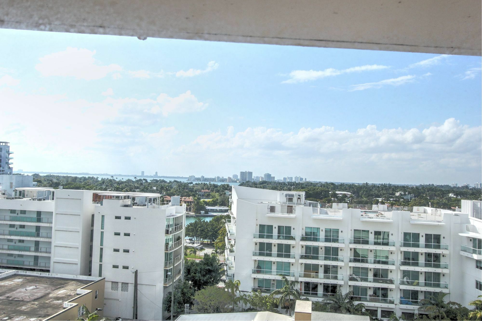 Private Apartments At The Casablanca 마이애미 비치 외부 사진