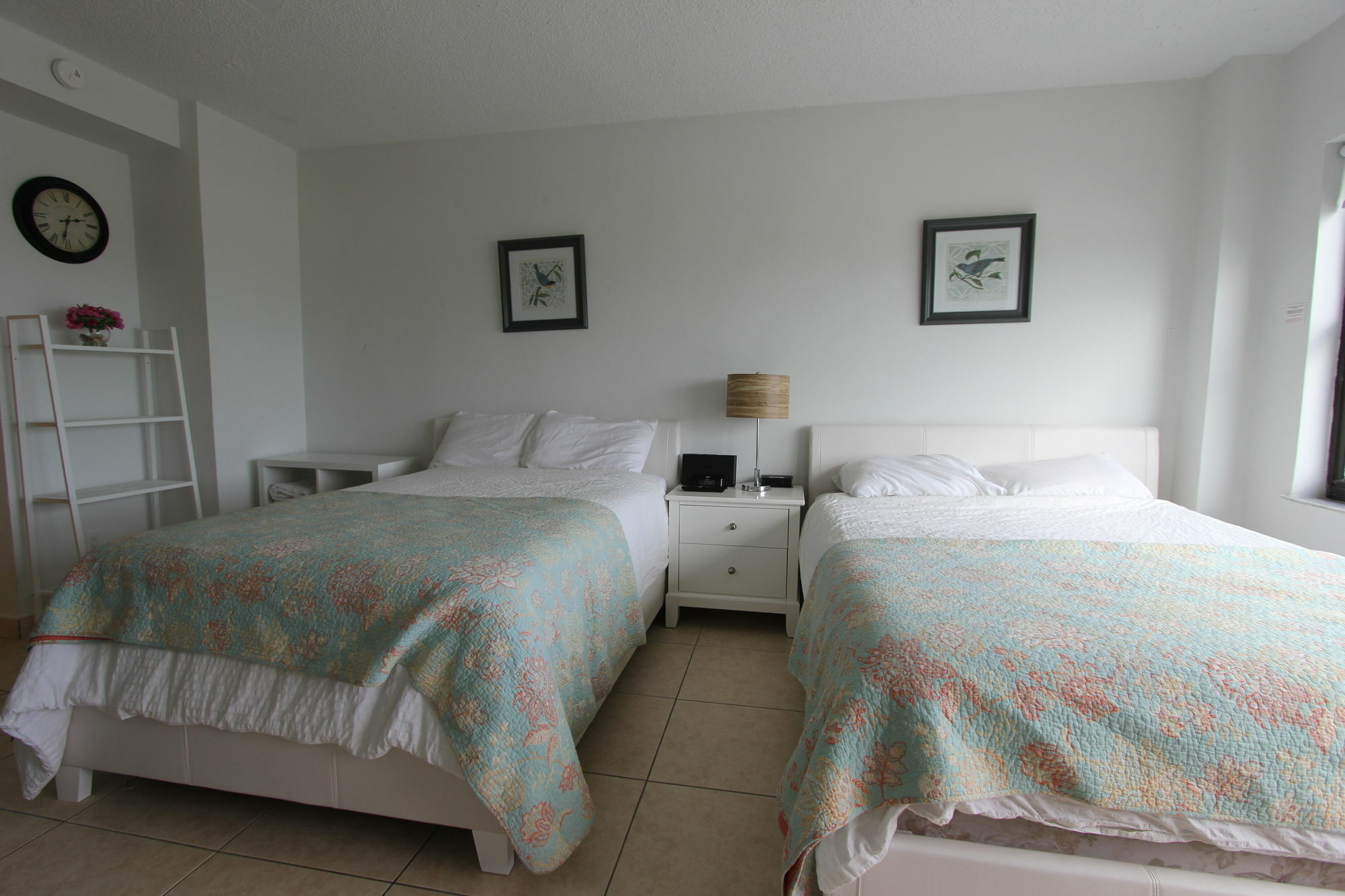 Private Apartments At The Casablanca 마이애미 비치 외부 사진