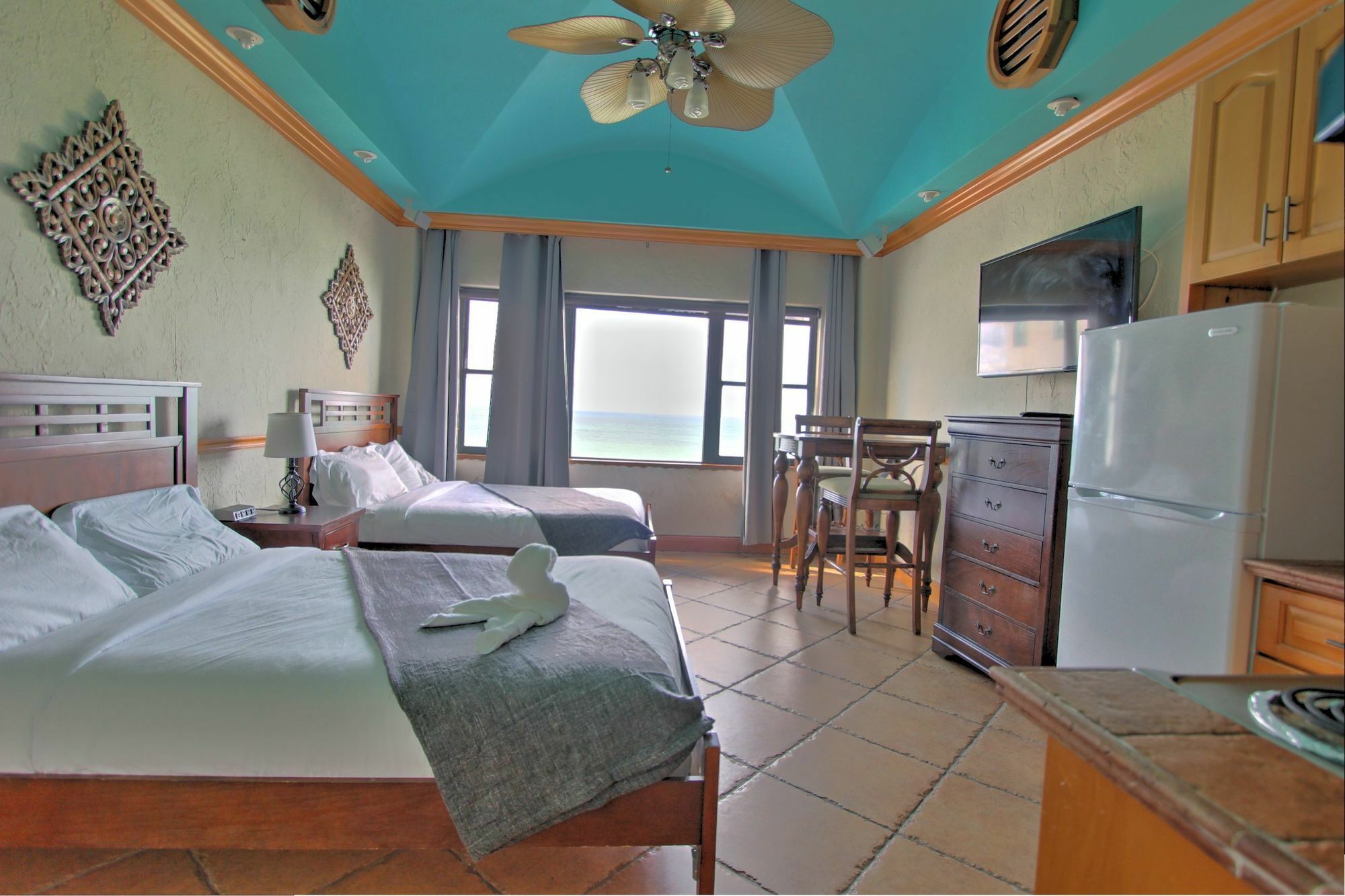 Private Apartments At The Casablanca 마이애미 비치 외부 사진